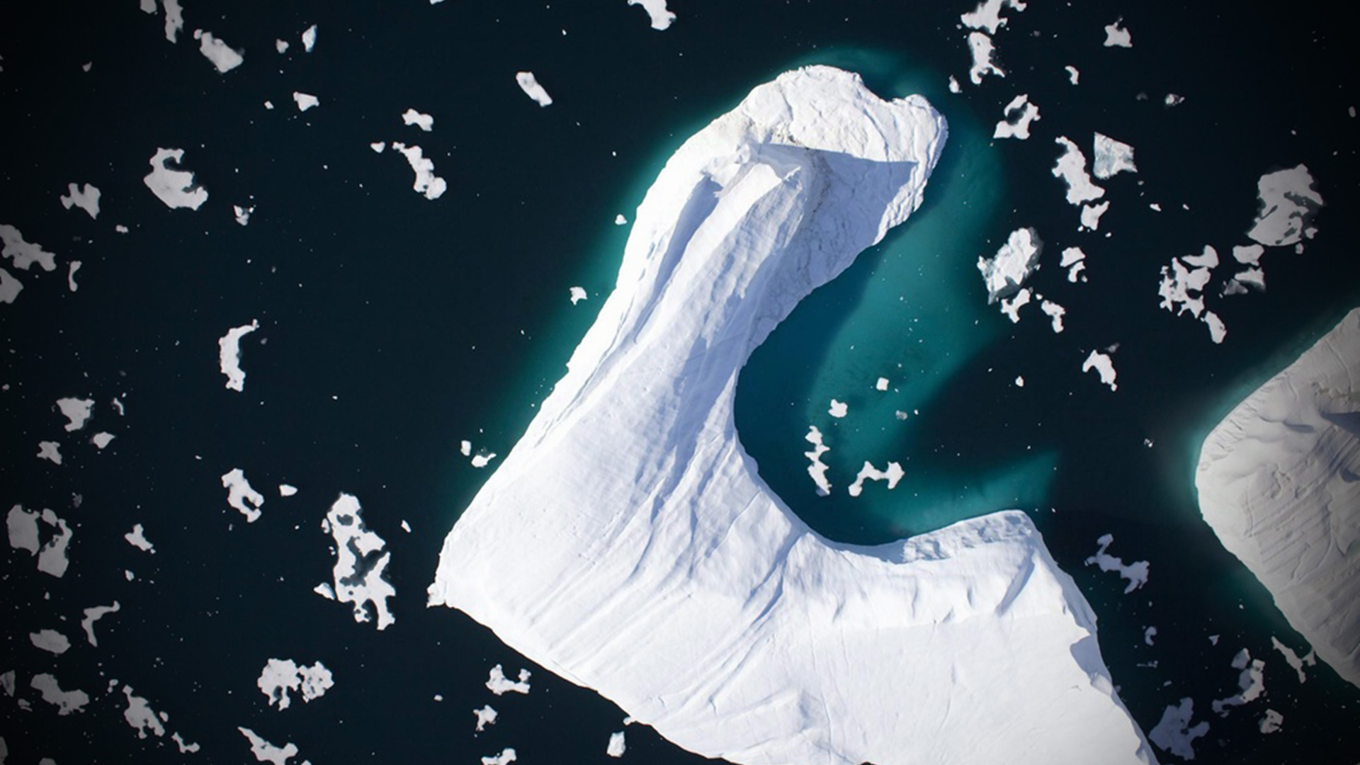 Картинки озоновый дыра Арктика Гренландия. Минималистический Айсберг. Ice Island. View from above Iceberg.